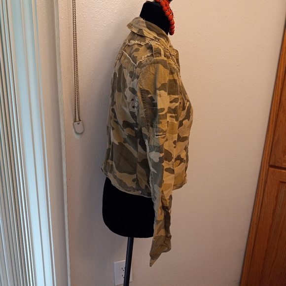 Da-Nang Silk Blend Distressed Camo Military Style Cropped Utility Jacket - Picture 6 of 13